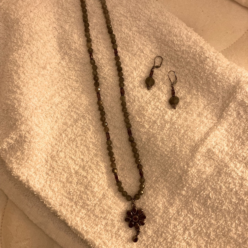 Beautiful Garnet and green bead necklace with matching earrings
